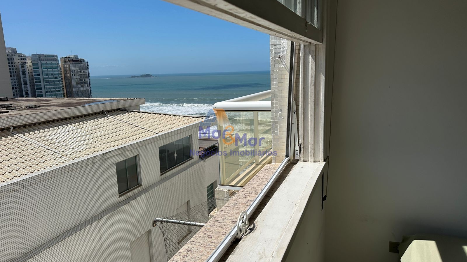 Apartamento Frente ao Mar nas Pitangueiras, Guarujá - SP