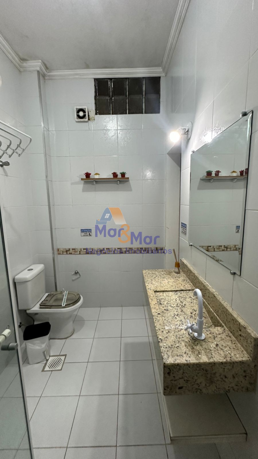 Apartamento na Praia das Pitangueiras, Guarujá - SP