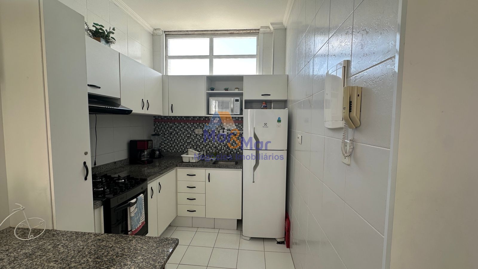 Apartamento na Praia das Pitangueiras, Guarujá - SP