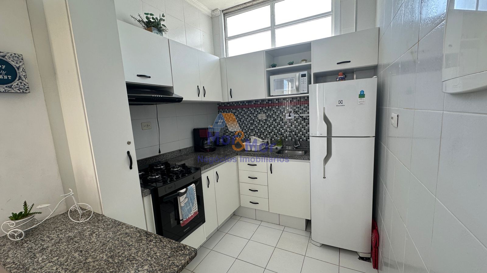 Apartamento na Praia das Pitangueiras, Guarujá - SP