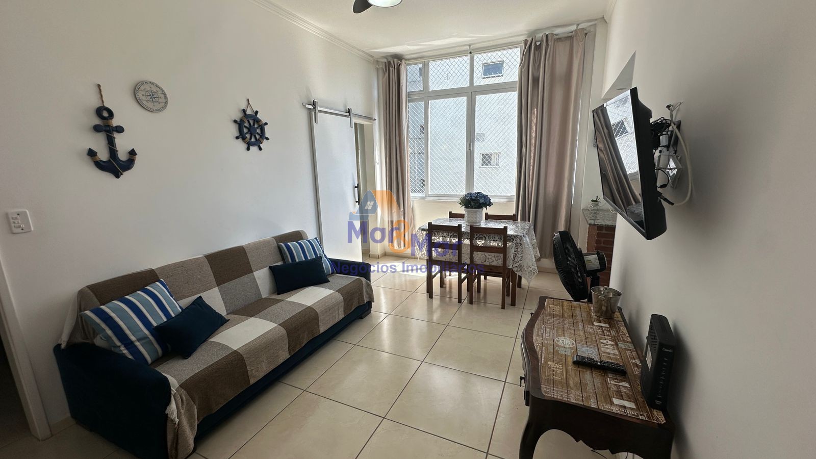 Apartamento na Praia das Pitangueiras, Guarujá - SP