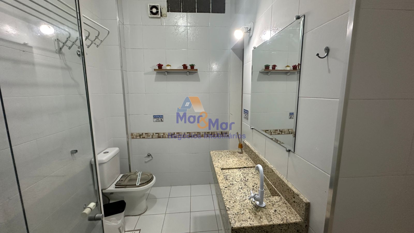Apartamento na Praia das Pitangueiras, Guarujá - SP