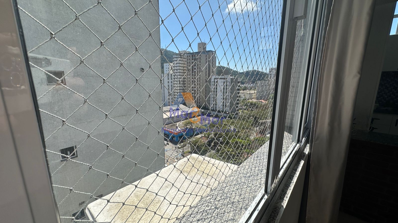 Apartamento na Praia das Pitangueiras, Guarujá - SP