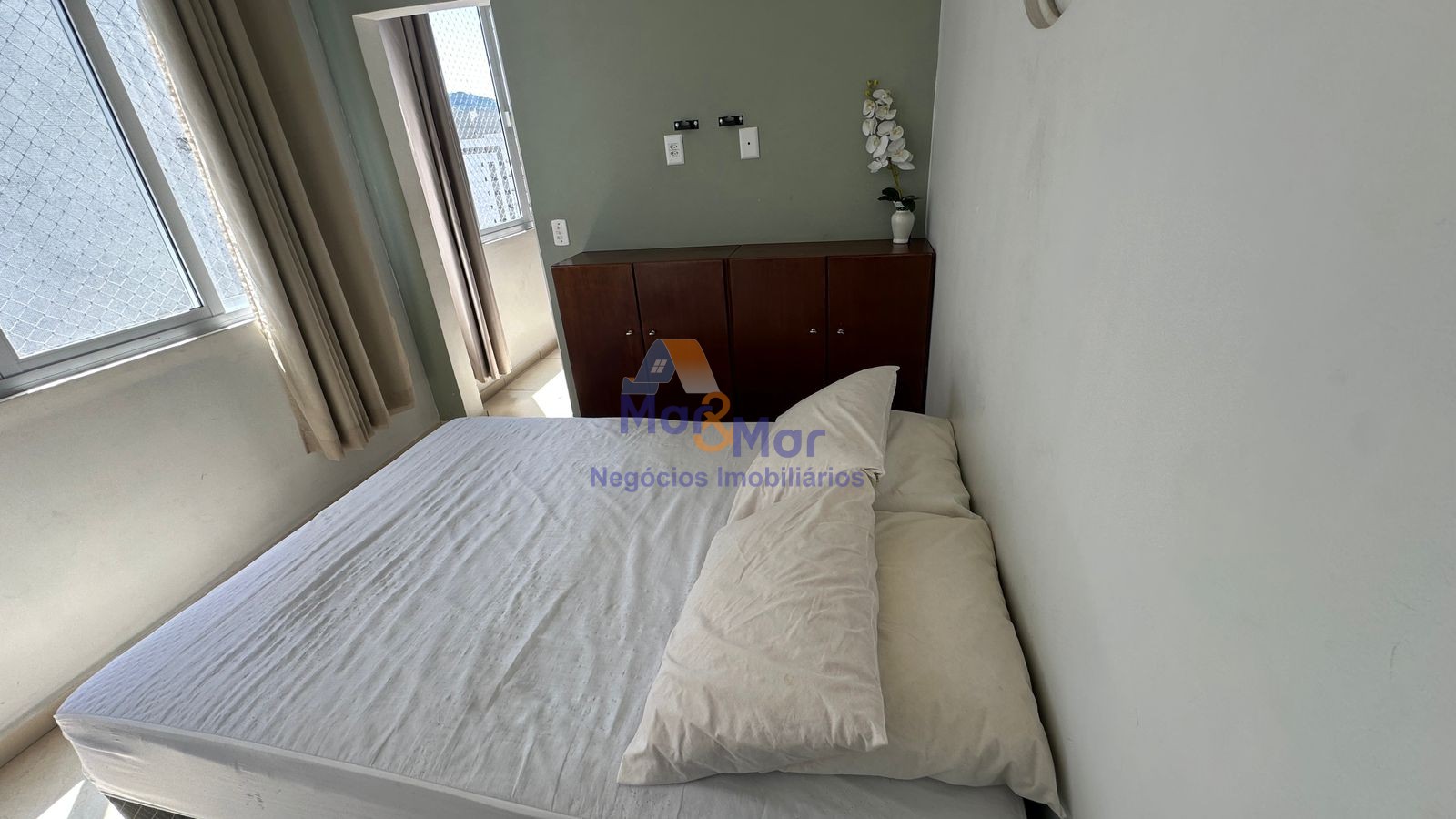Apartamento na Praia das Pitangueiras, Guarujá - SP