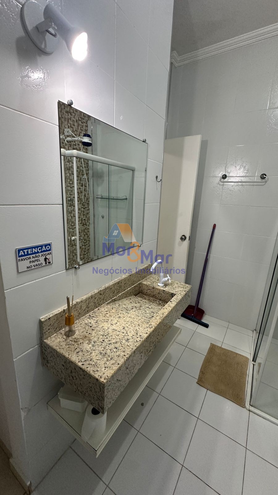 Apartamento na Praia das Pitangueiras, Guarujá - SP