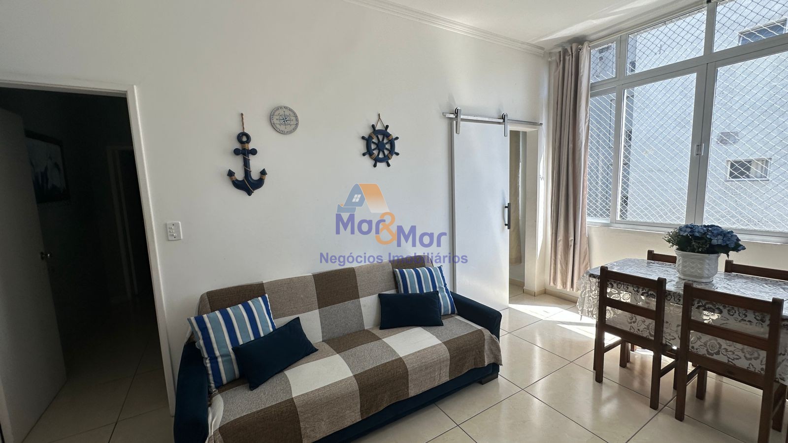 Apartamento na Praia das Pitangueiras, Guarujá - SP