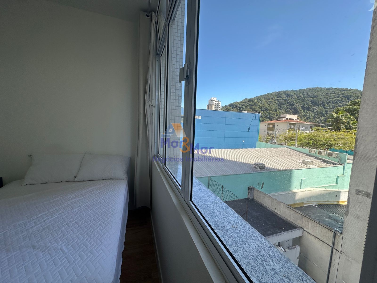 Apartamento na Praia das Pitangueiras, Guarujá - SP