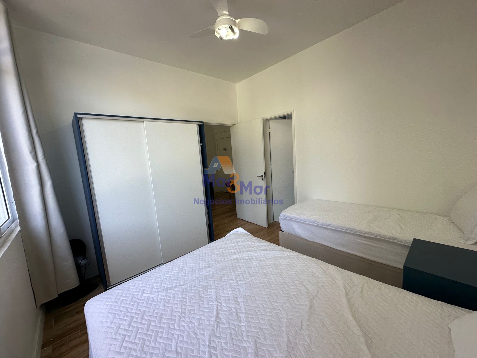Apartamento na Praia das Pitangueiras, Guarujá - SP