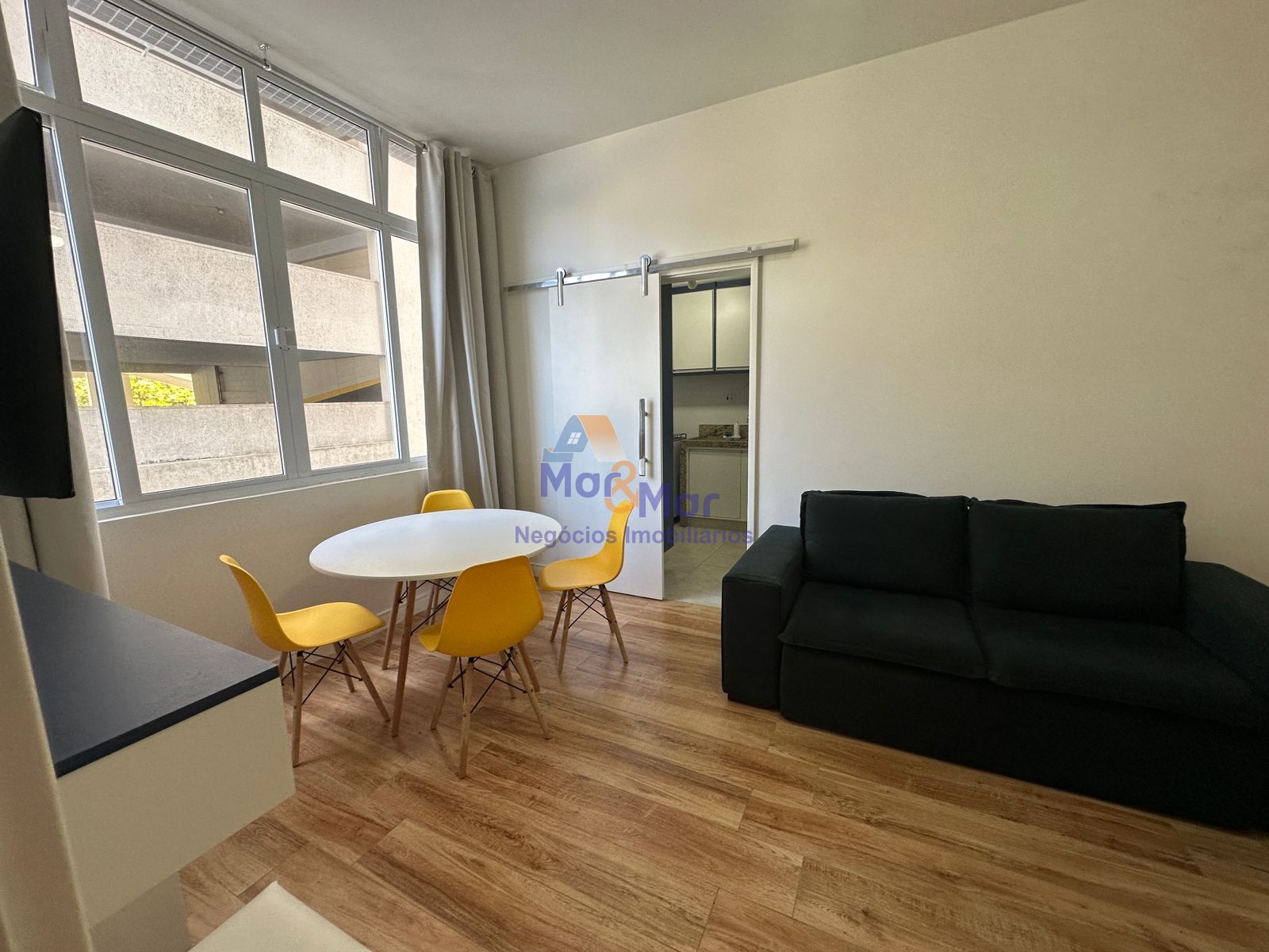 Apartamento na Praia das Pitangueiras, Guarujá - SP