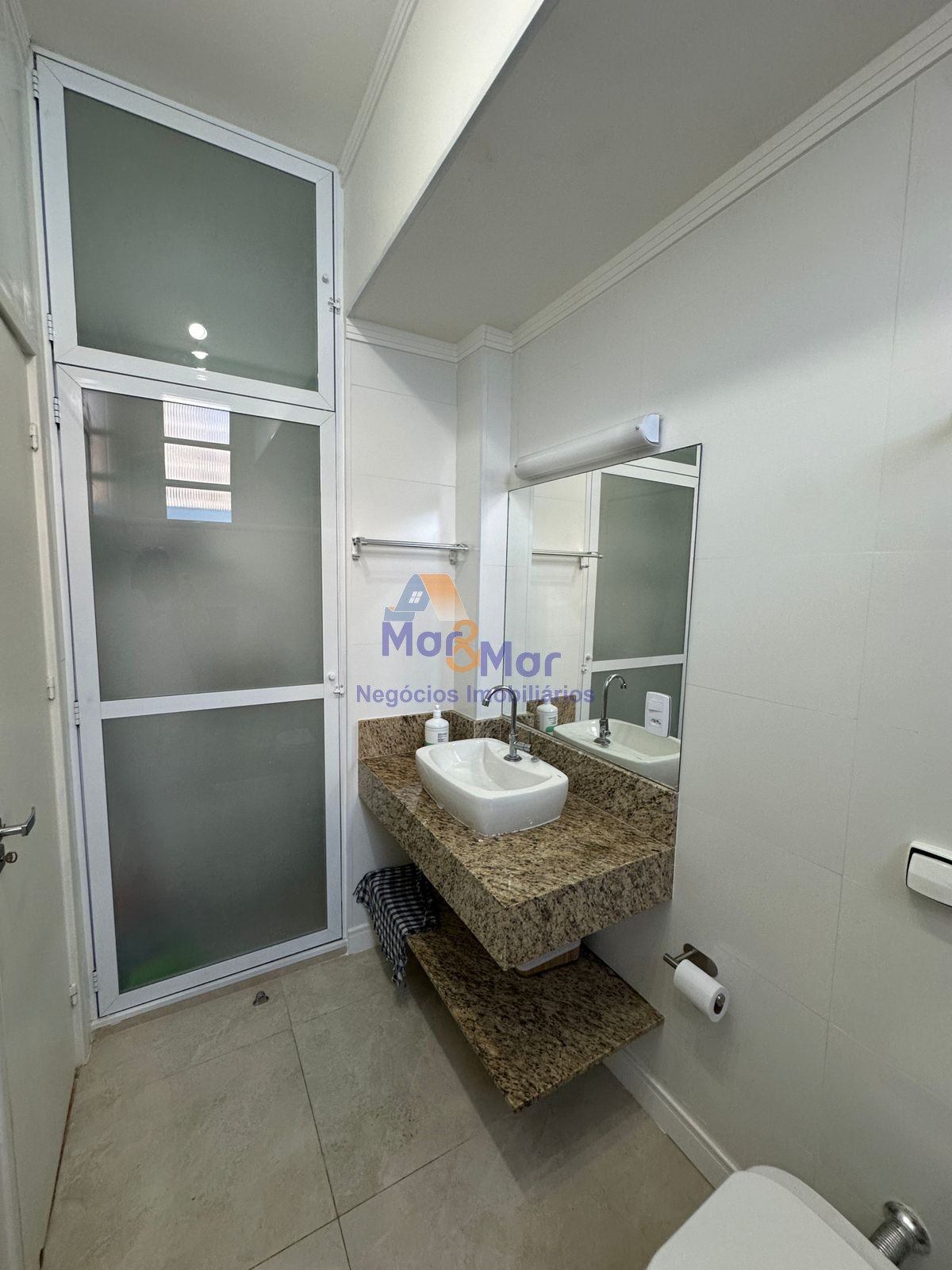 Apartamento na Praia das Pitangueiras, Guarujá - SP