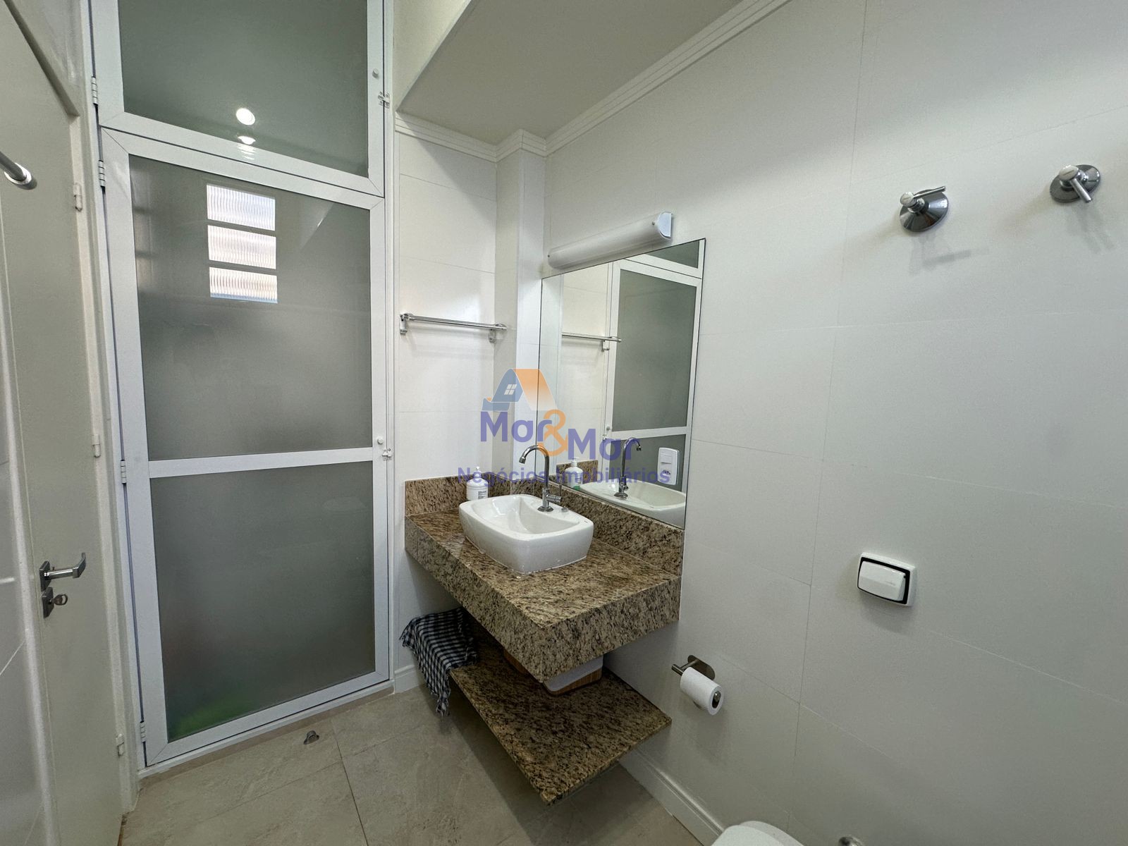 Apartamento na Praia das Pitangueiras, Guarujá - SP