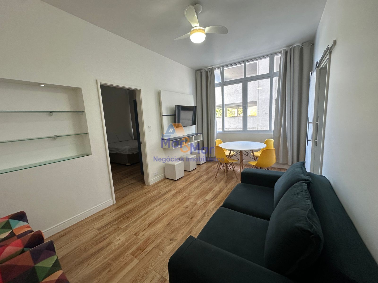 Apartamento na Praia das Pitangueiras, Guarujá - SP