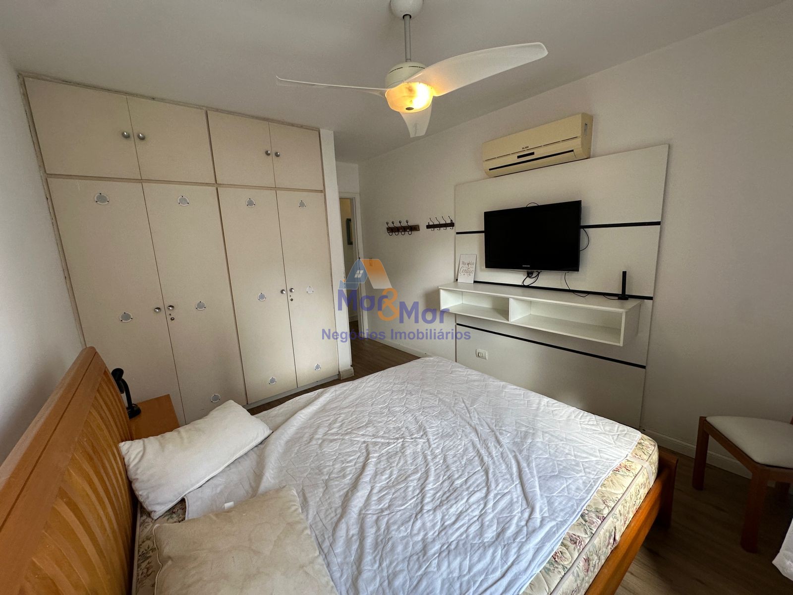 Apartamento na Praia das Pitangueiras, Guarujá - SP
