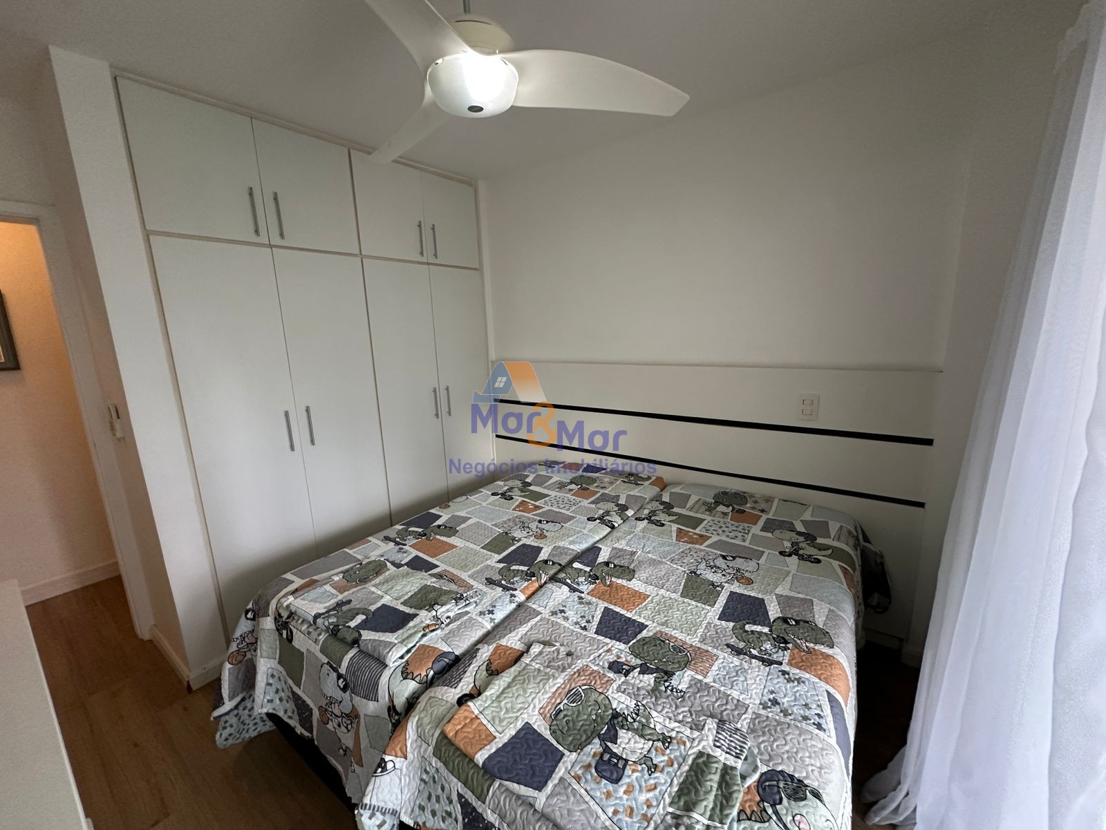 Apartamento na Praia das Pitangueiras, Guarujá - SP