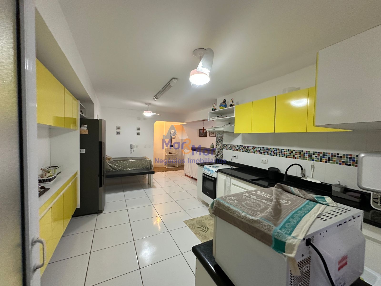Apartamento na Praia das Pitangueiras, Guarujá - SP