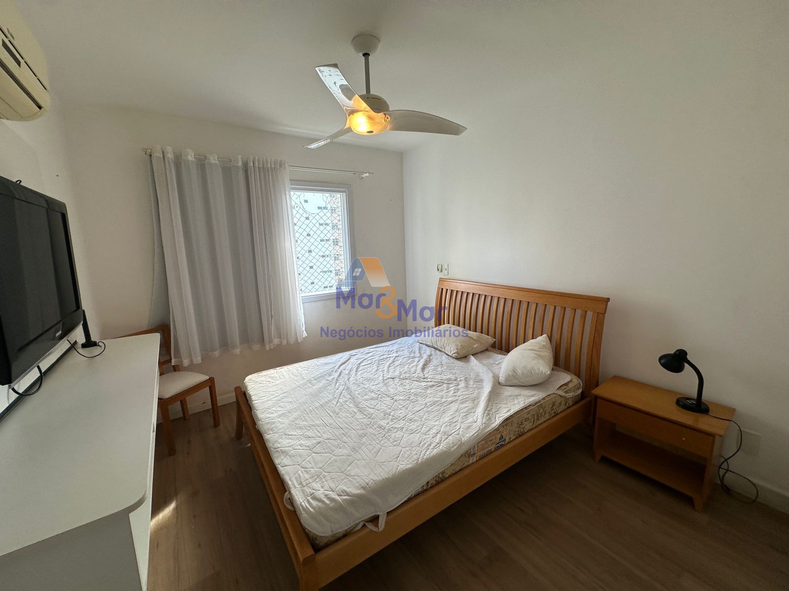 Apartamento na Praia das Pitangueiras, Guarujá - SP