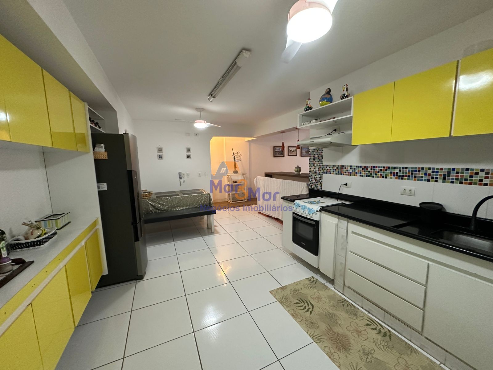 Apartamento na Praia das Pitangueiras, Guarujá - SP