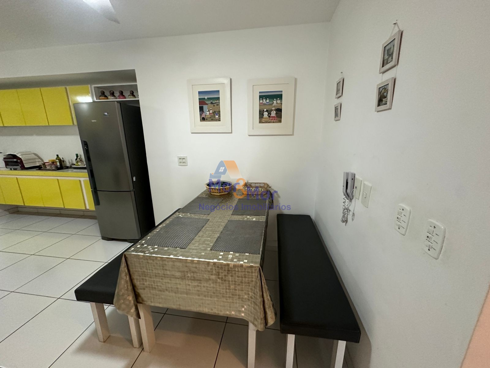 Apartamento na Praia das Pitangueiras, Guarujá - SP