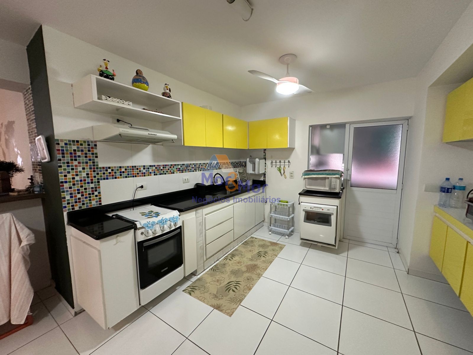 Apartamento na Praia das Pitangueiras, Guarujá - SP