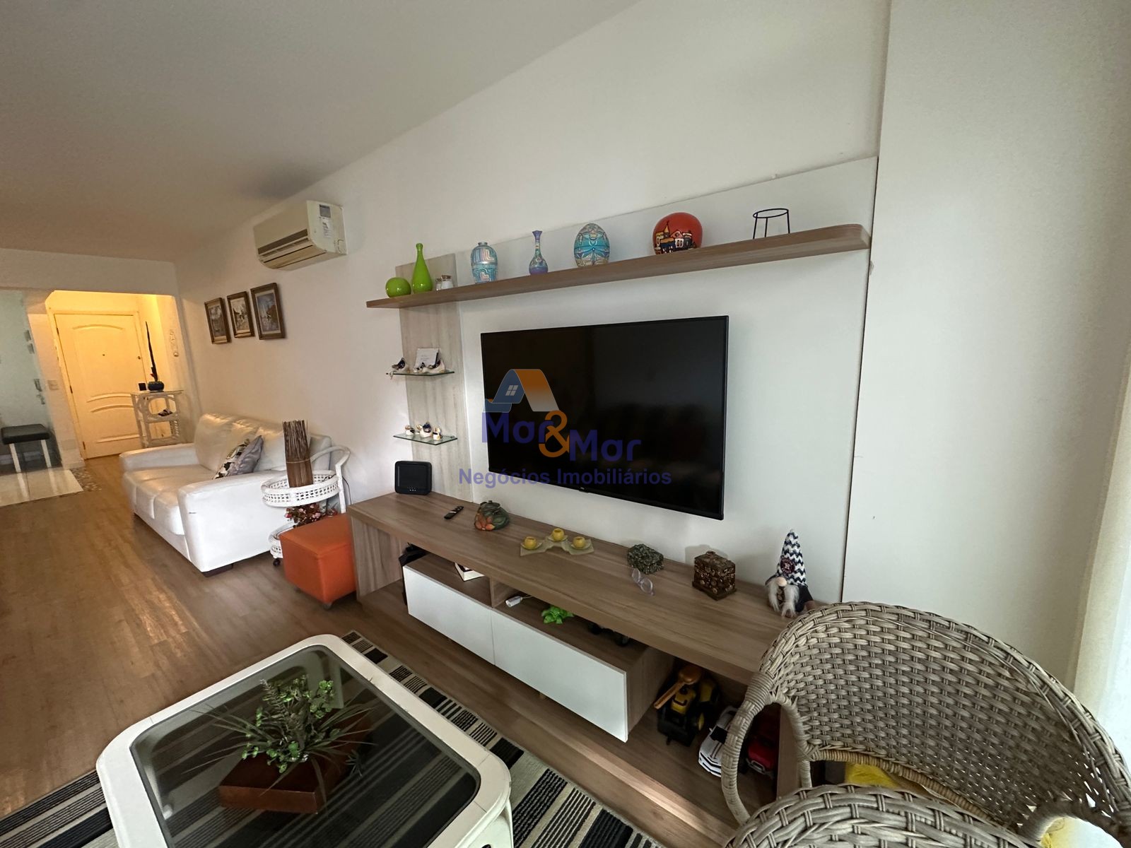 Apartamento na Praia das Pitangueiras, Guarujá - SP