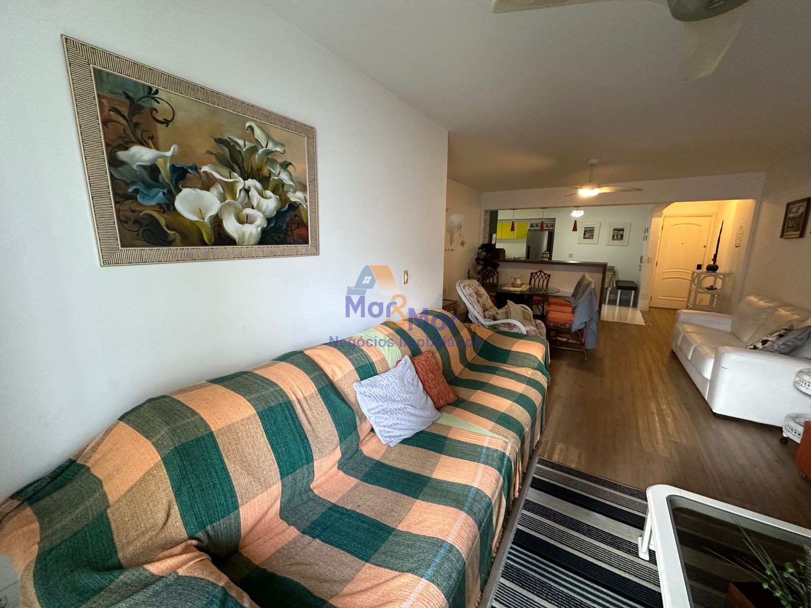 Apartamento na Praia das Pitangueiras, Guarujá - SP