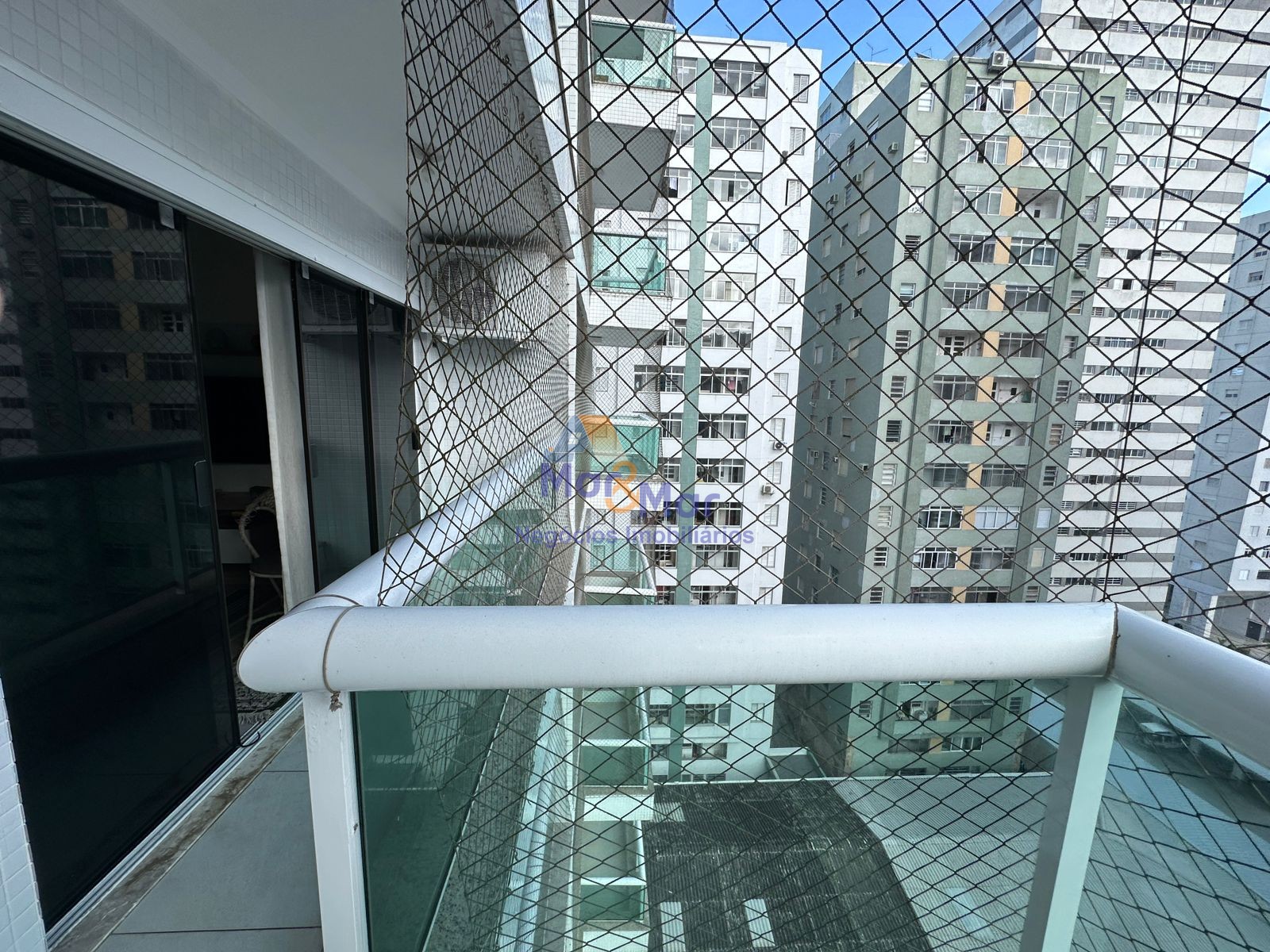 Apartamento na Praia das Pitangueiras, Guarujá - SP