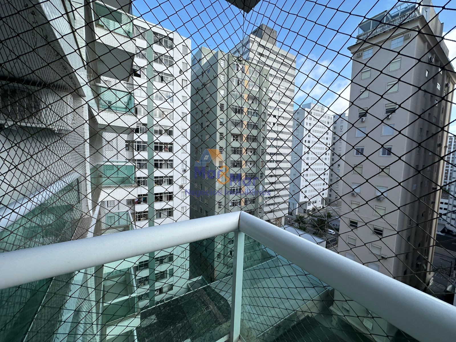Apartamento na Praia das Pitangueiras, Guarujá - SP