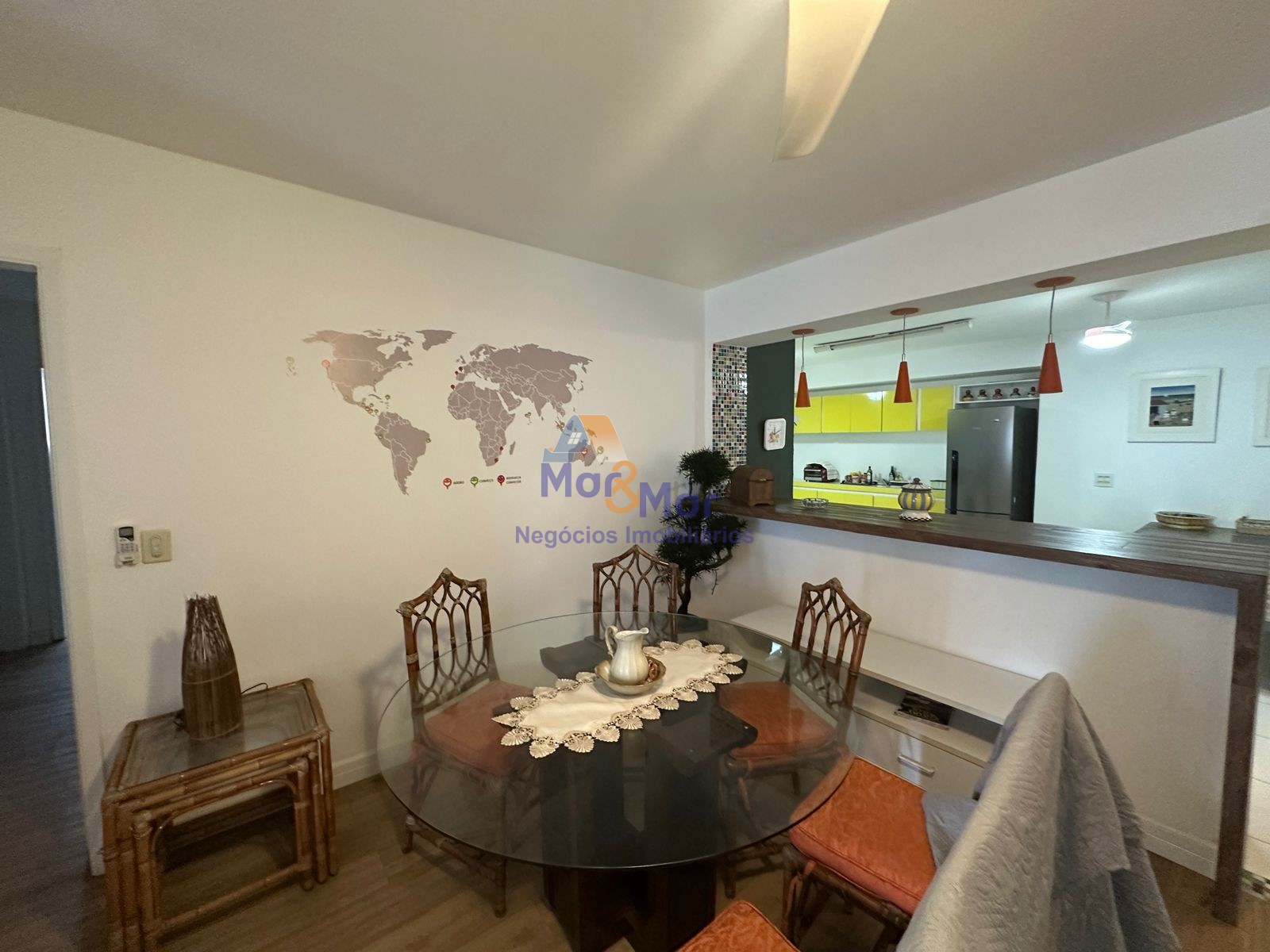Apartamento na Praia das Pitangueiras, Guarujá - SP
