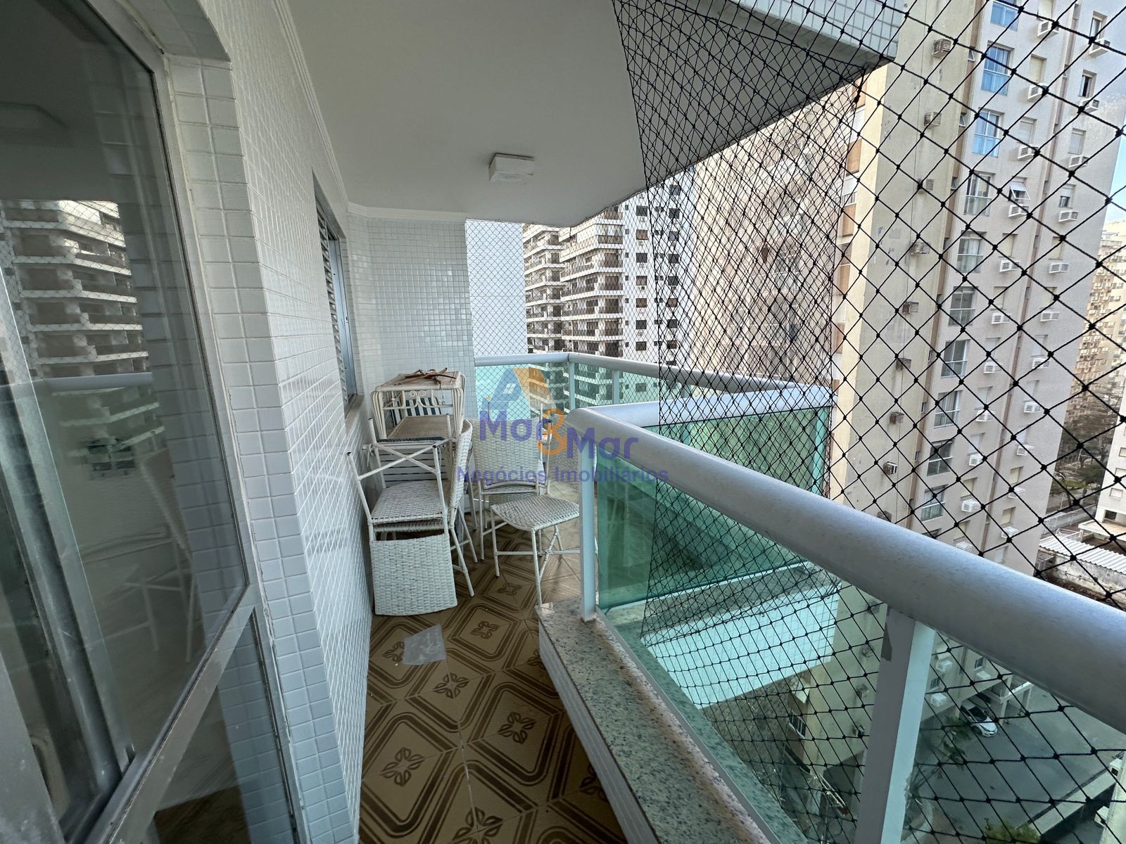 Apartamento na Praia das Pitangueiras, Guarujá - SP