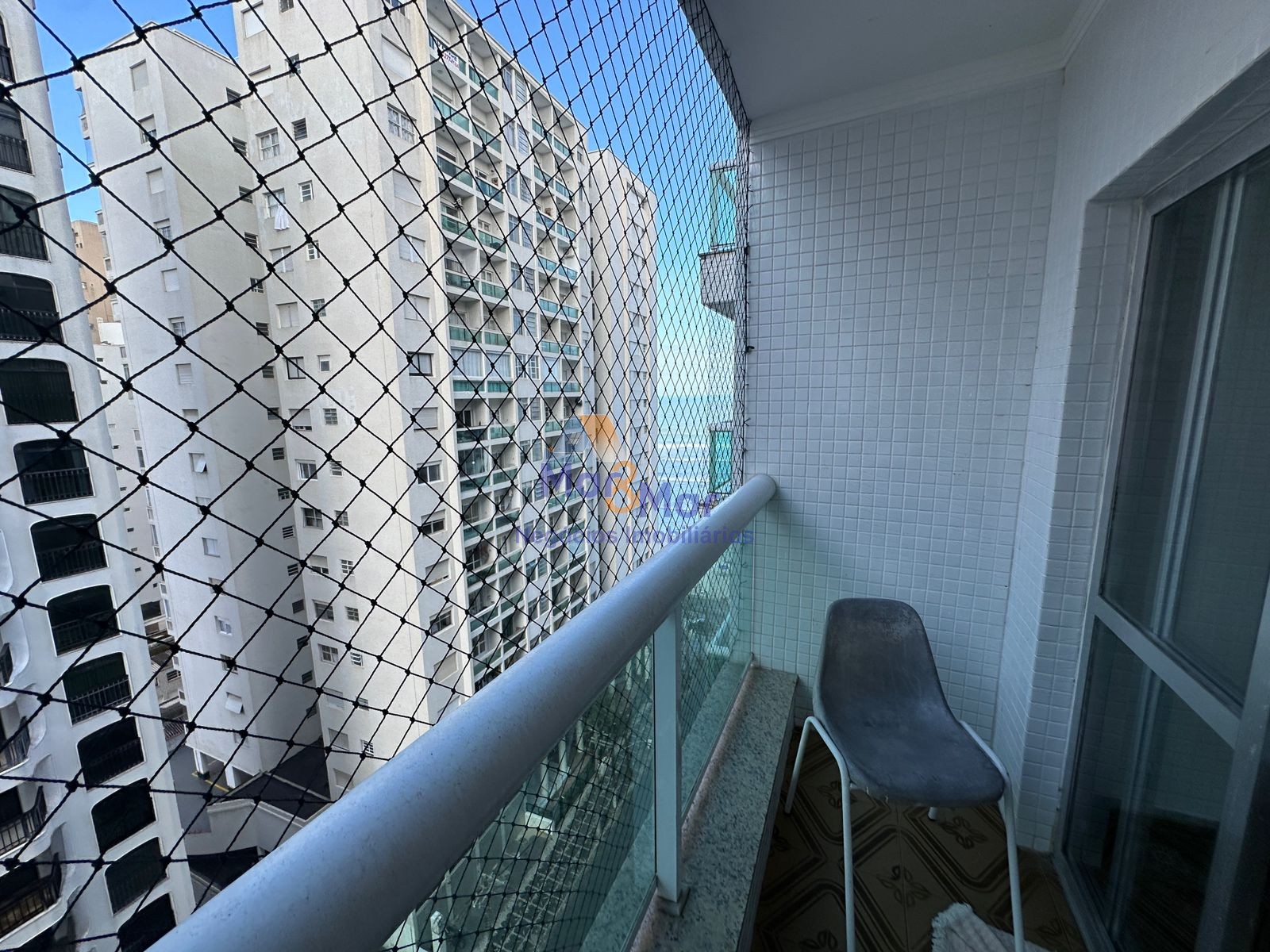 Apartamento na Praia das Pitangueiras, Guarujá - SP