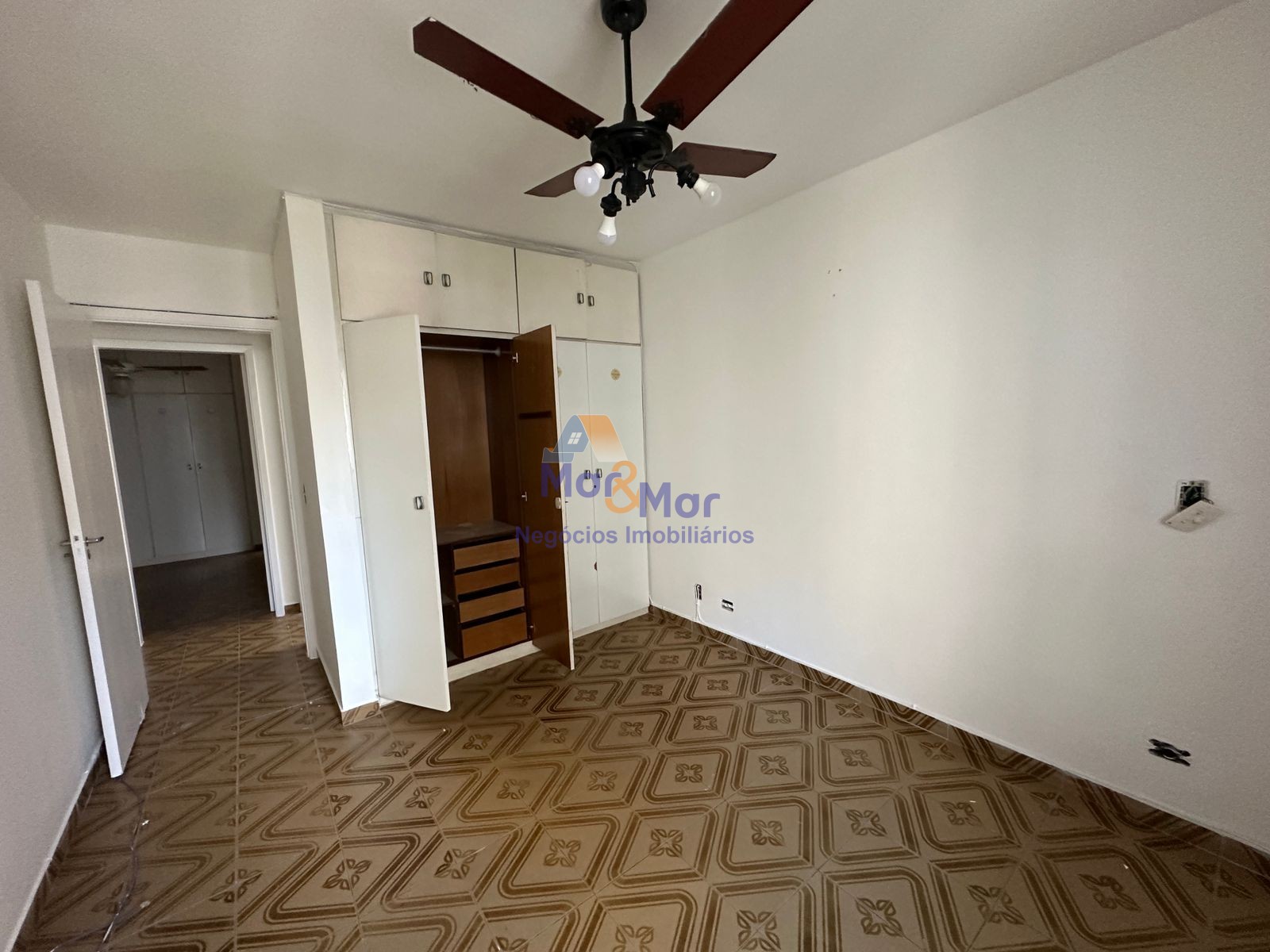 Apartamento na Praia das Pitangueiras, Guarujá - SP