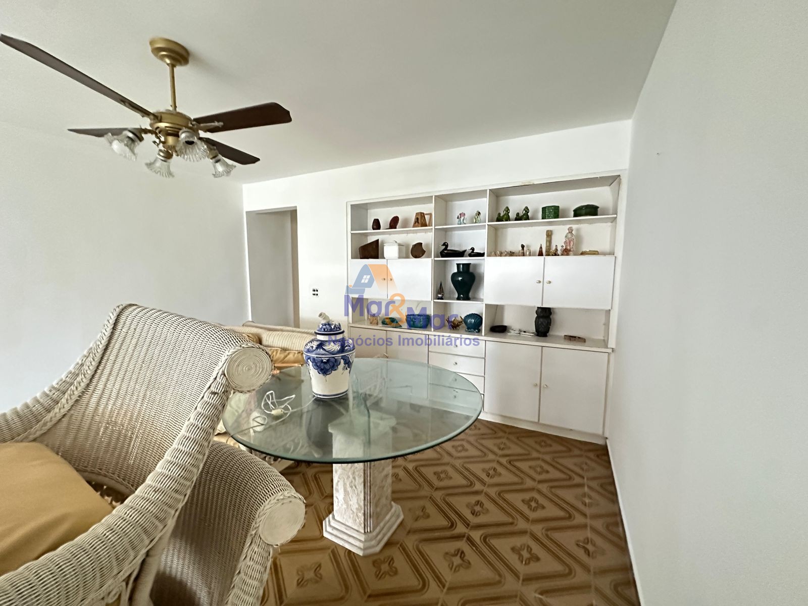 Apartamento na Praia das Pitangueiras, Guarujá - SP