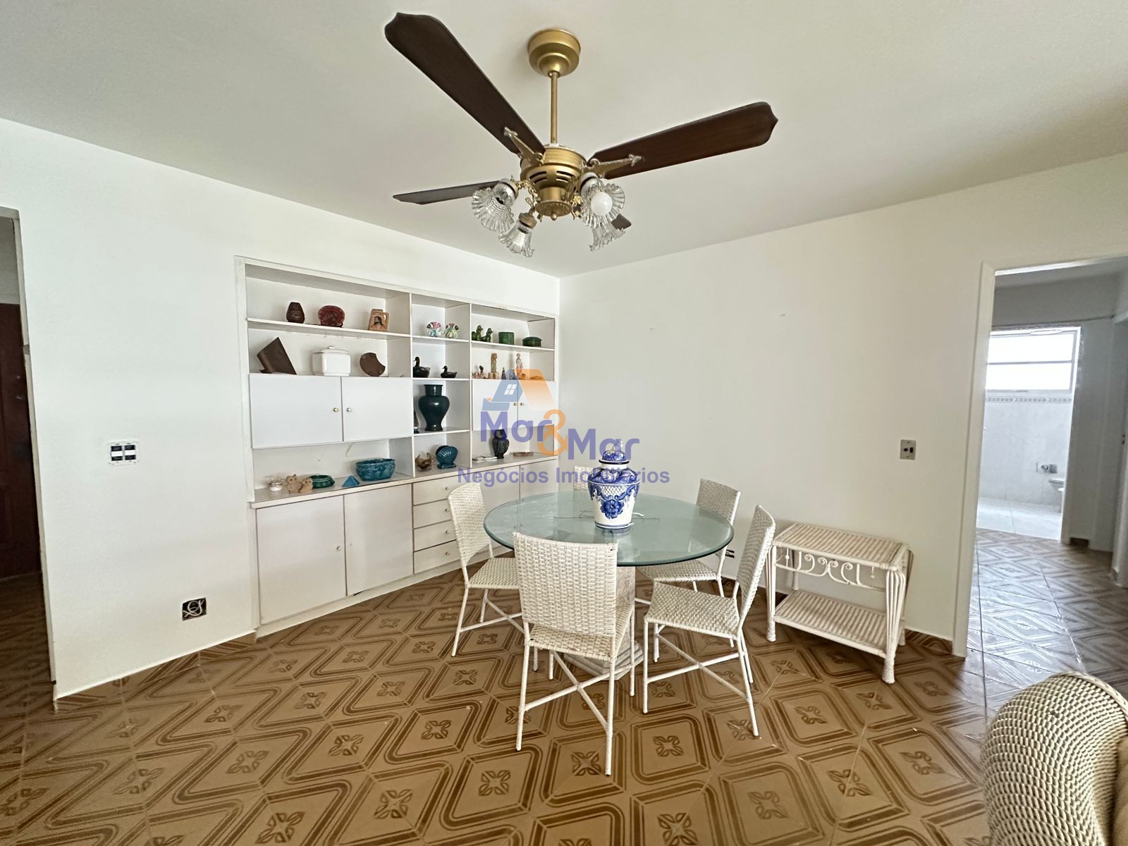 Apartamento na Praia das Pitangueiras, Guarujá - SP