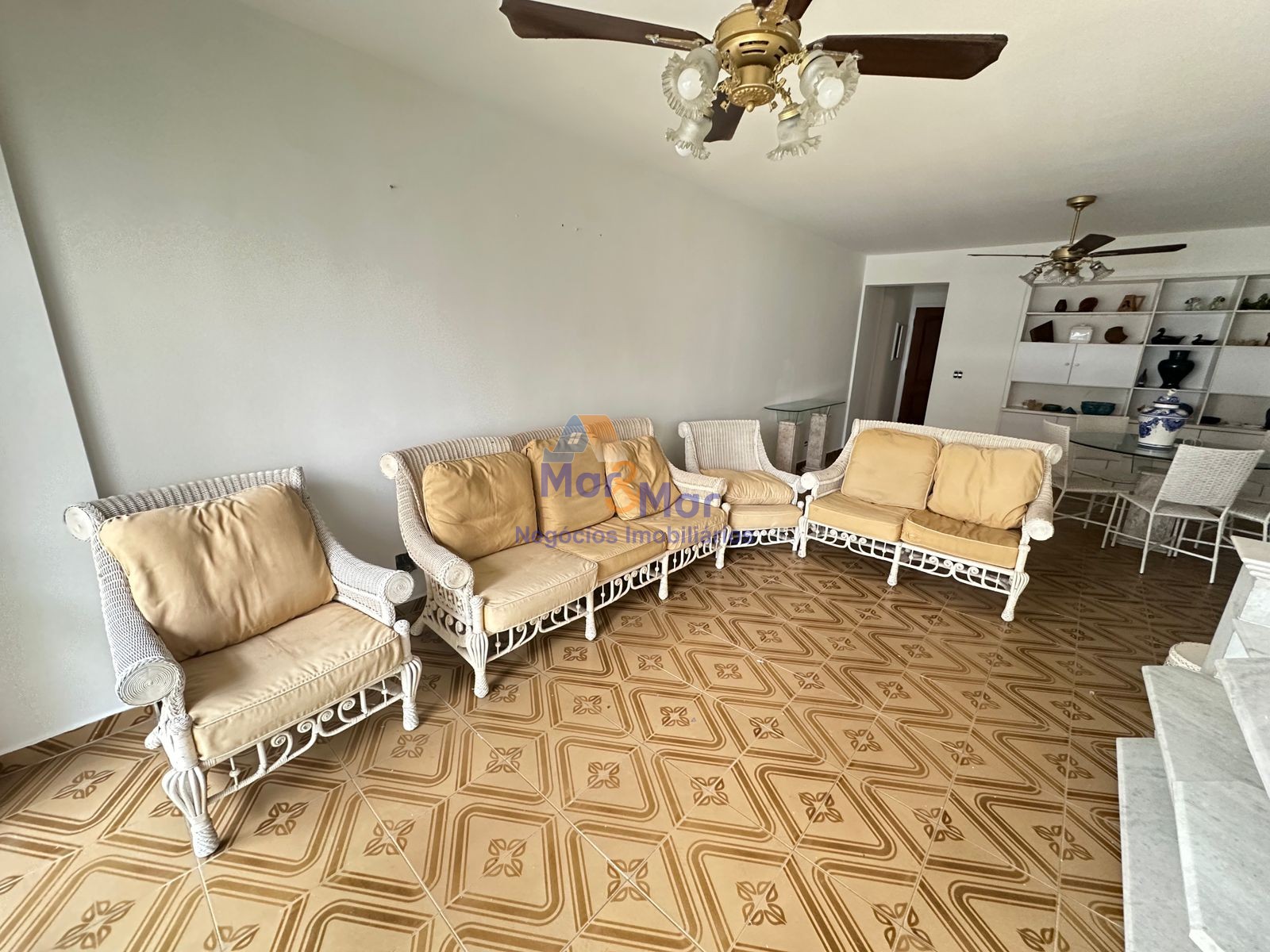 Apartamento na Praia das Pitangueiras, Guarujá - SP