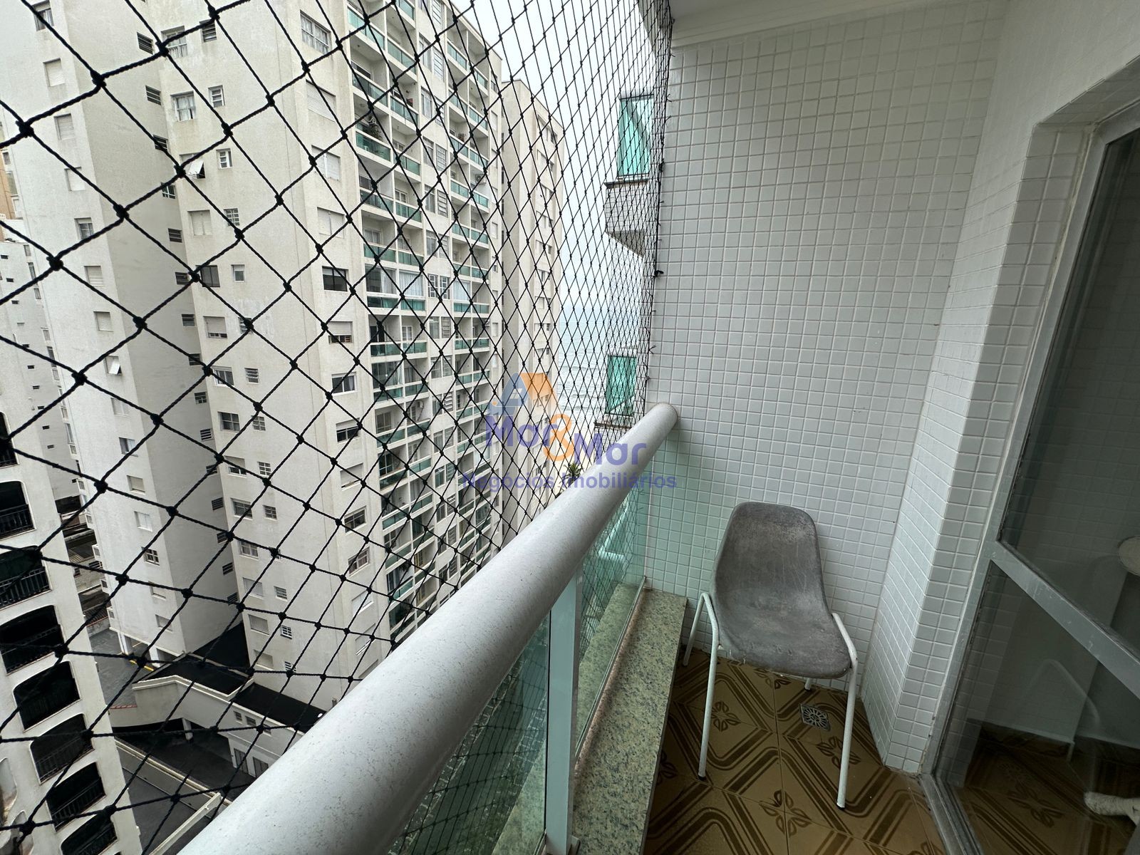 Apartamento na Praia das Pitangueiras, Guarujá - SP