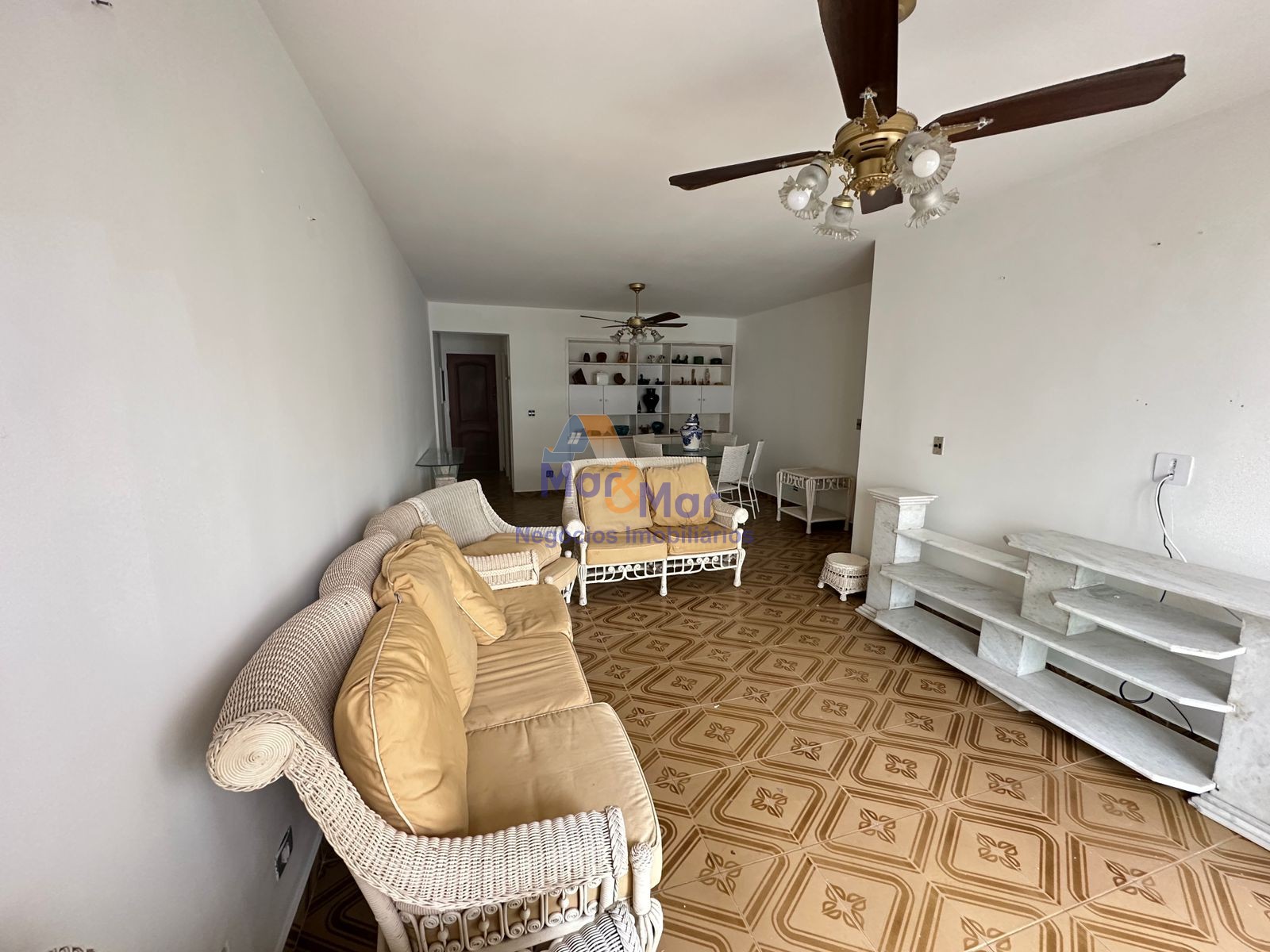 Apartamento na Praia das Pitangueiras, Guarujá - SP