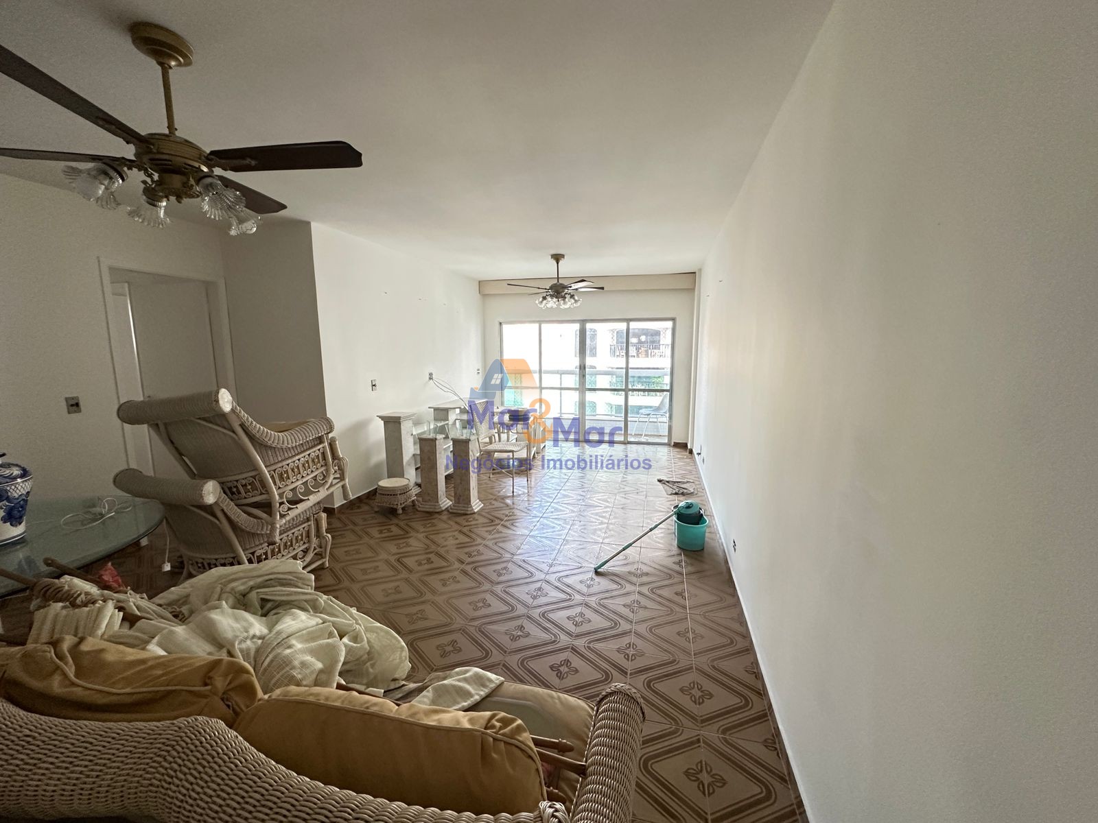 Apartamento na Praia das Pitangueiras, Guarujá - SP