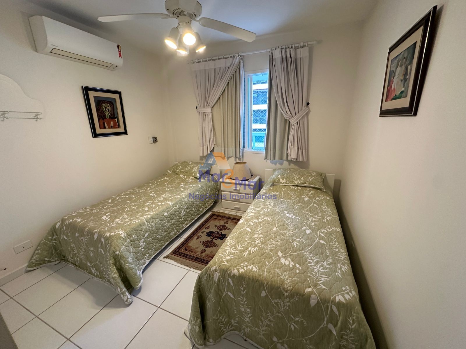 Apartamento na Praia das Pitangueiras, Guarujá - SP