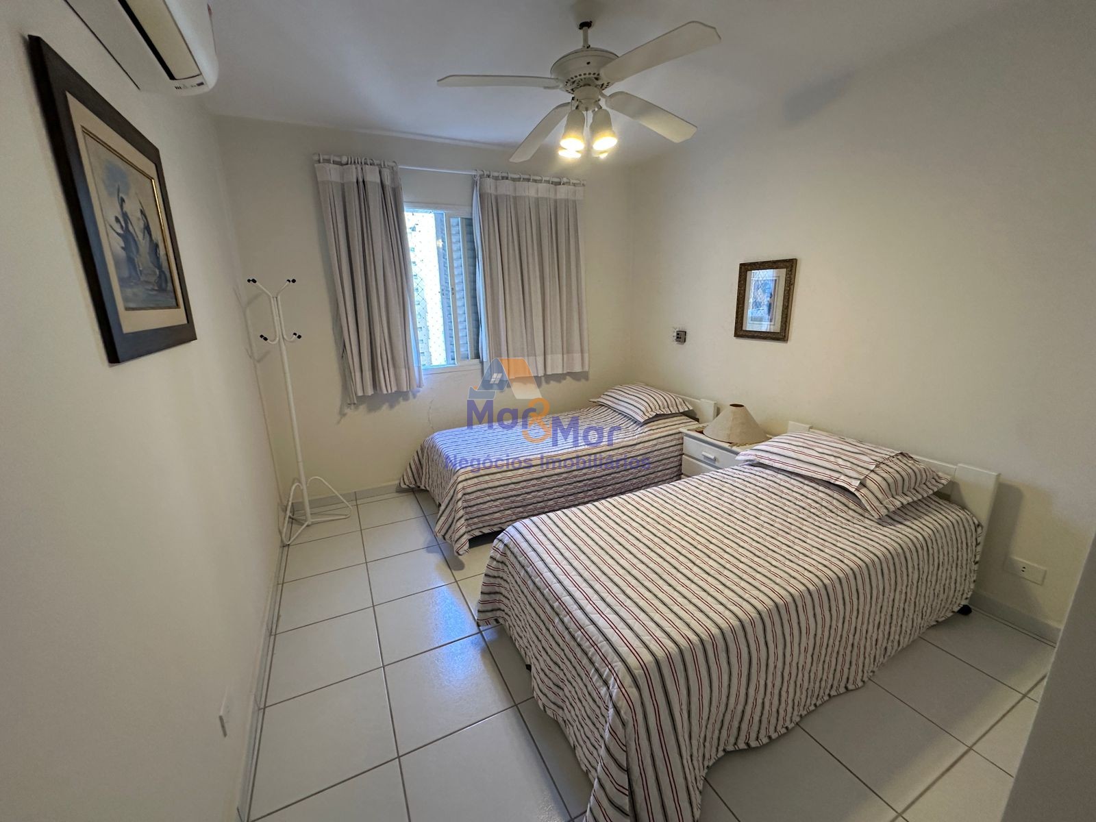 Apartamento na Praia das Pitangueiras, Guarujá - SP