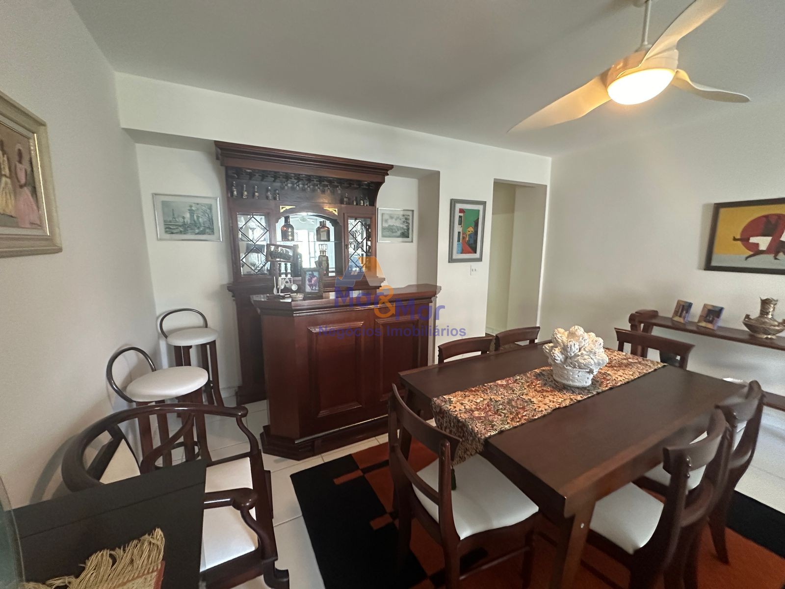Apartamento na Praia das Pitangueiras, Guarujá - SP