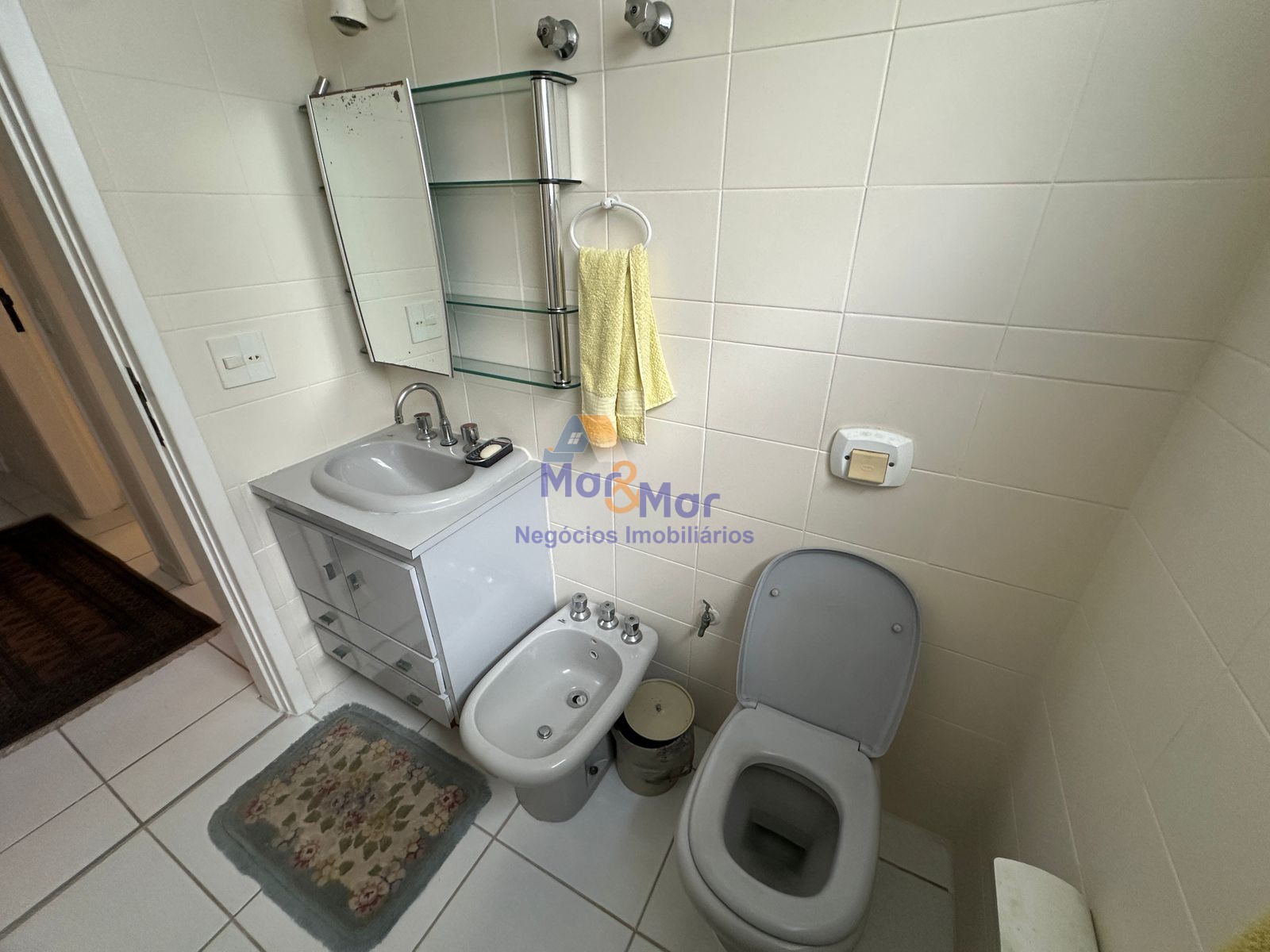 Apartamento na Praia das Pitangueiras, Guarujá - SP