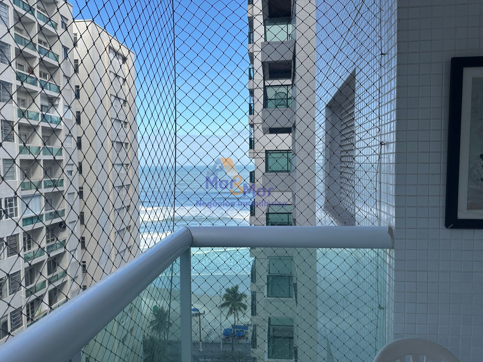 Apartamento na Praia das Pitangueiras, Guarujá - SP