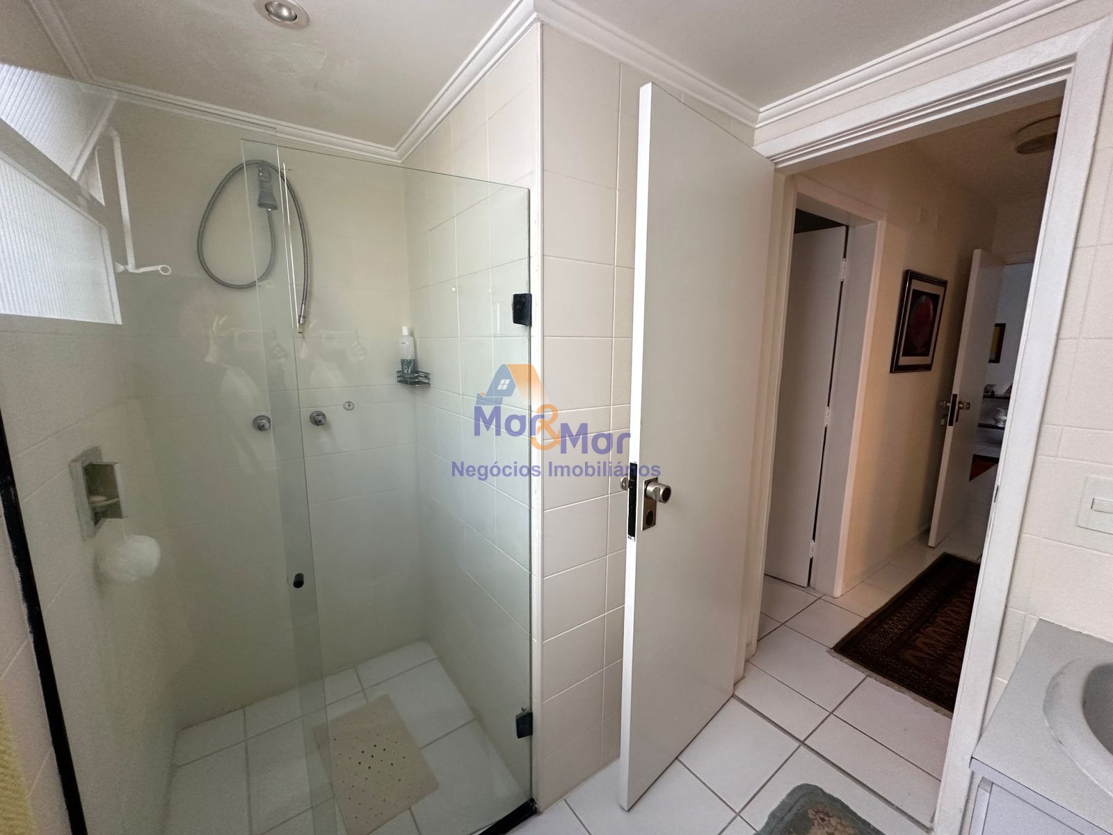 Apartamento na Praia das Pitangueiras, Guarujá - SP
