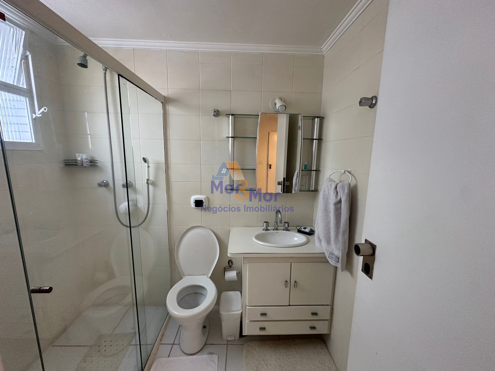 Apartamento na Praia das Pitangueiras, Guarujá - SP
