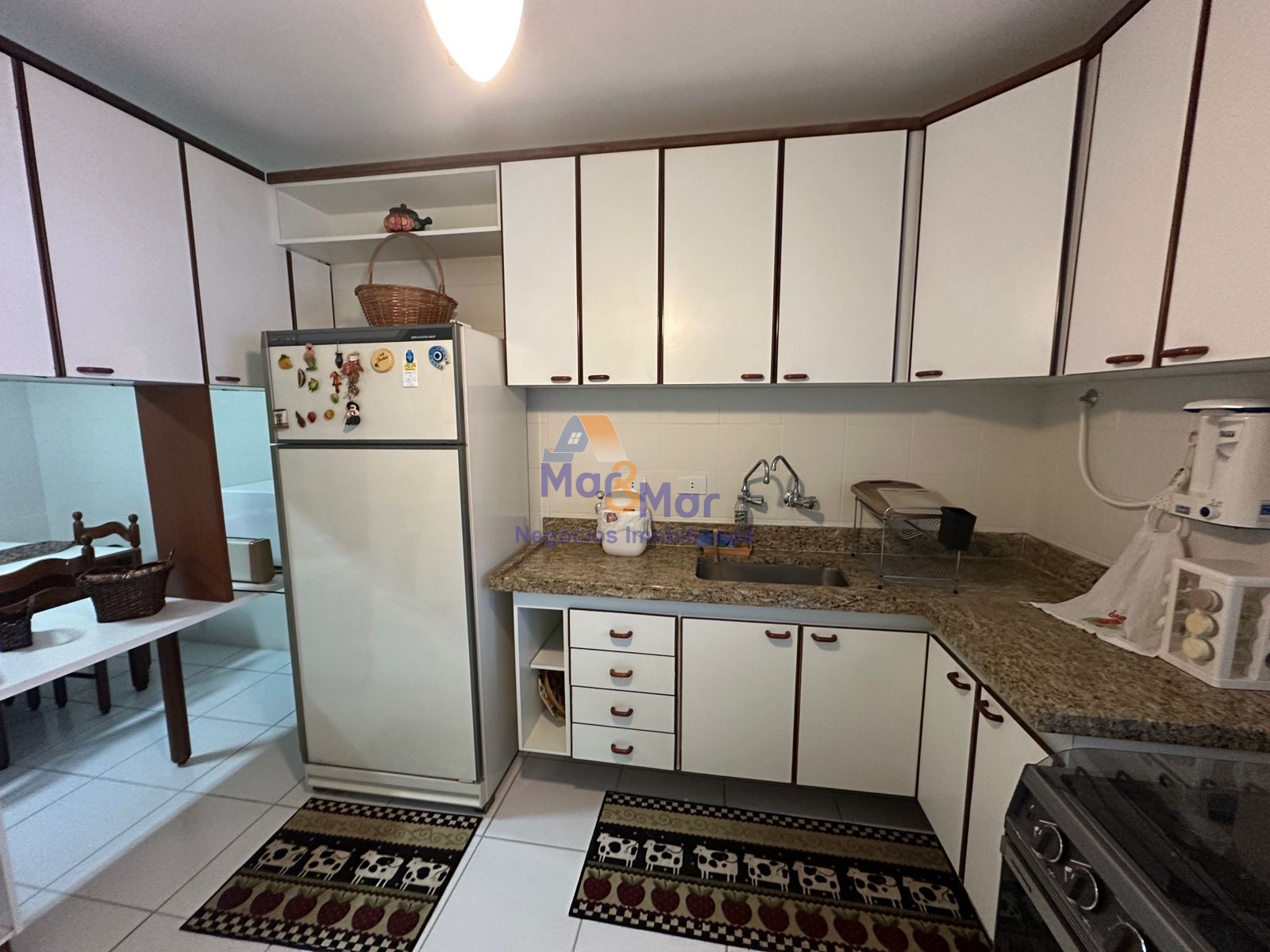 Apartamento na Praia das Pitangueiras, Guarujá - SP