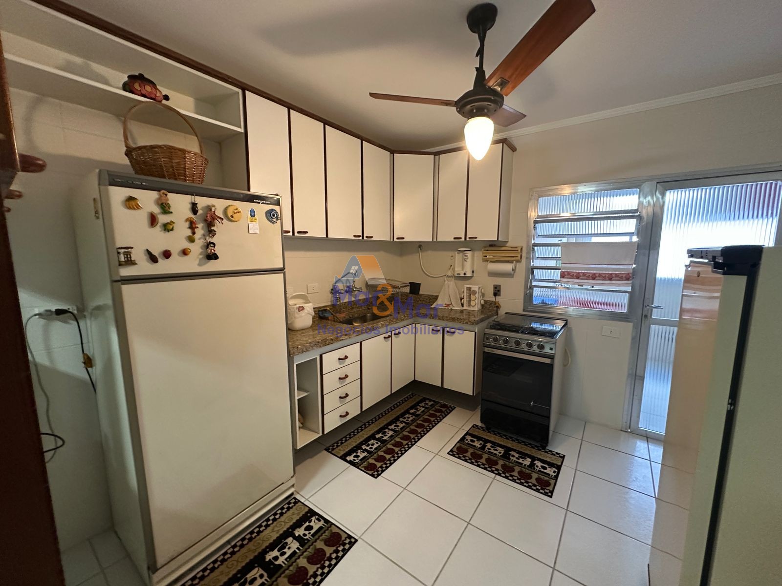 Apartamento na Praia das Pitangueiras, Guarujá - SP