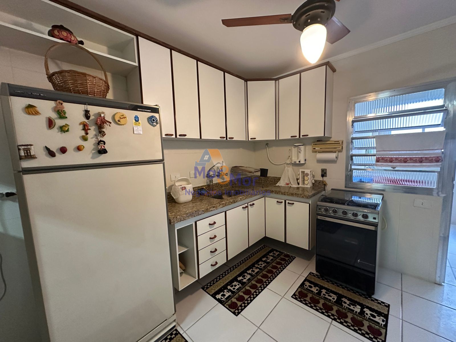 Apartamento na Praia das Pitangueiras, Guarujá - SP