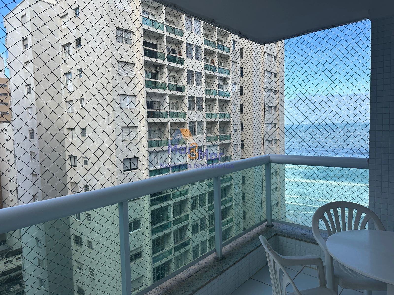 Apartamento na Praia das Pitangueiras, Guarujá - SP