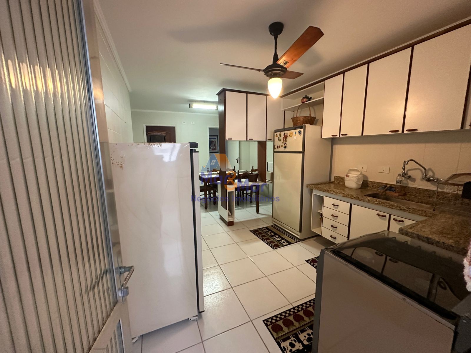 Apartamento na Praia das Pitangueiras, Guarujá - SP