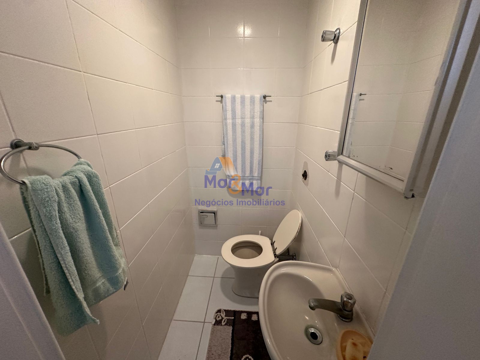Apartamento na Praia das Pitangueiras, Guarujá - SP
